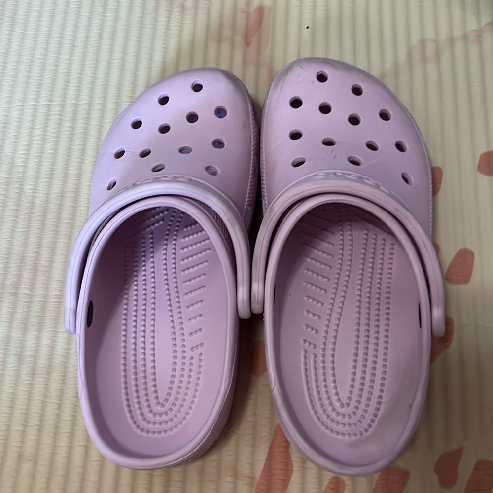 Women’s crocs (light pink)